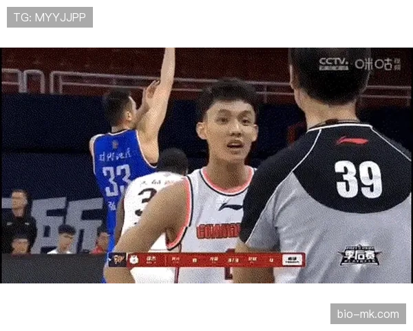 篮球规则解析：无球犯规如何判定及常见吹罚场景说明